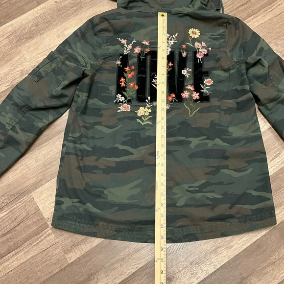 AEO Green Camo Love Embroidered Hood Jacket - Picture 11 of 11